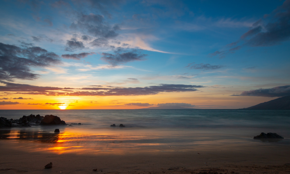 sun setting at kamaole III beach park in maui